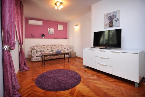 Communal lounge/ TV room, Dining area