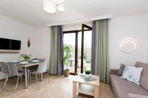 Natural landscape, TV and multimedia, View (from property/room), Balcony/Terrace, Living room, Seating area, Dining area