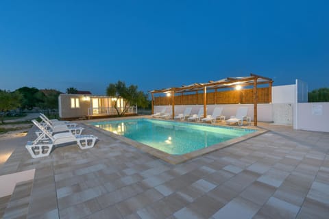 Property building, Swimming pool
