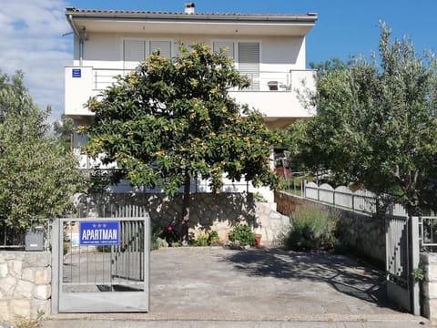 Patio, Facade/entrance