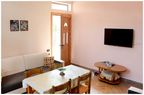 TV and multimedia, Living room, Dining area