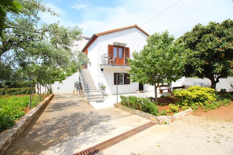 Property building, Facade/entrance, Garden