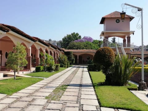 Property building, Patio, Facade/entrance, Garden