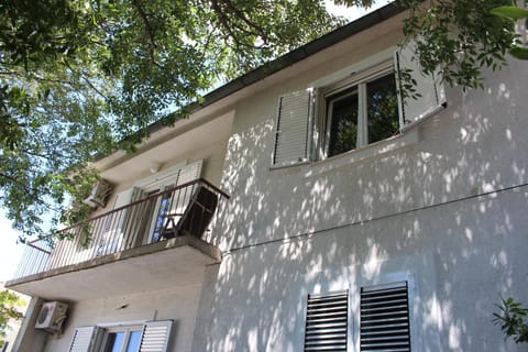 Facade/entrance, Balcony/Terrace