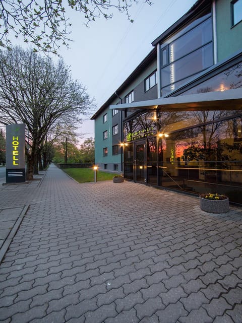 Facade/entrance