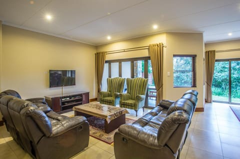 TV and multimedia, Living room, Lounge or bar