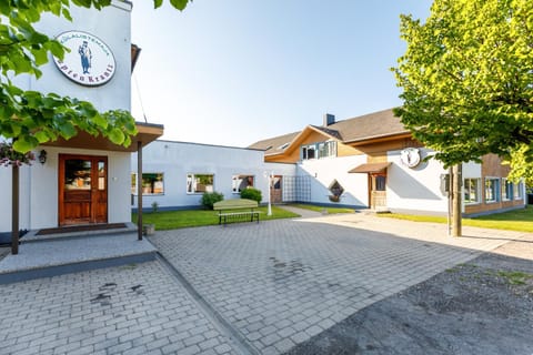 Property building, Facade/entrance, Property logo or sign, Street view