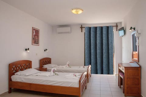 Ekavi Apartments Apartment hotel in Agia Marina