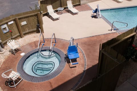 Hot Tub, Swimming pool