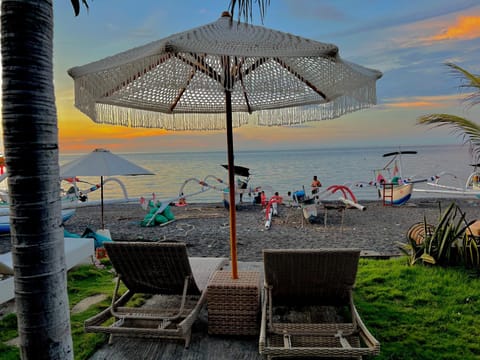 Valomia Beachfront Bed and Breakfast in Abang