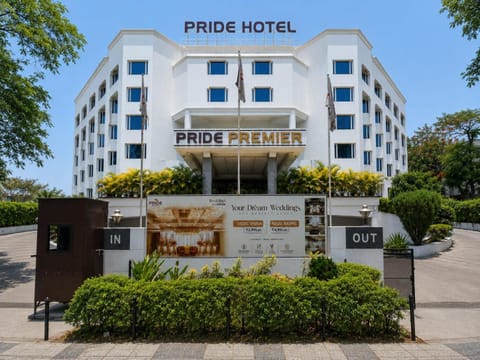 Property building, Facade/entrance, Day