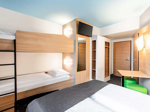 Photo of the whole room, Family