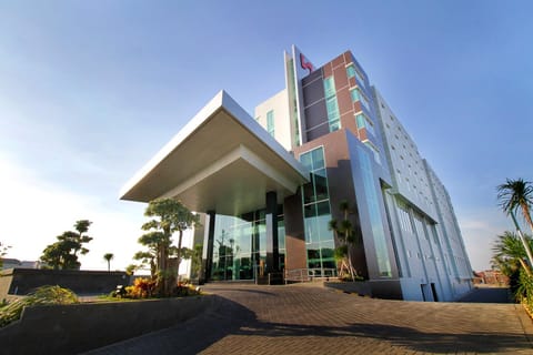 Property building, Facade/entrance