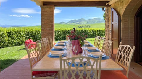 Patio, Garden, Balcony/Terrace, Dining area, Mountain view