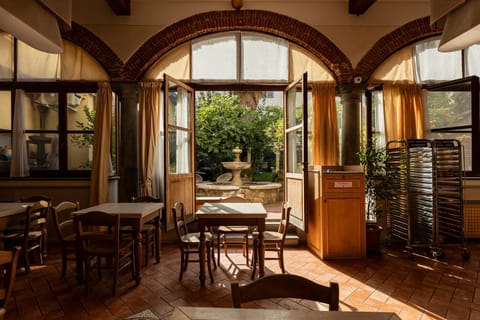 Communal lounge/ TV room, Day, Garden, Seating area, Garden view