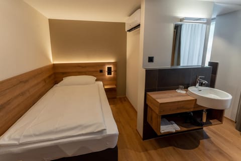 Bed, Bathroom, Photo of the whole room, Bedroom