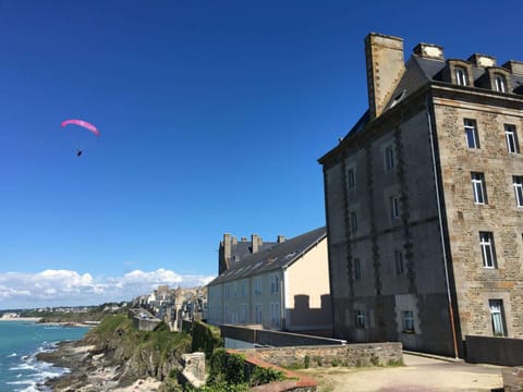 Appartement cosy, 200m plage, parking privé, WiFi - FR-1-361-18 Apartment in Granville