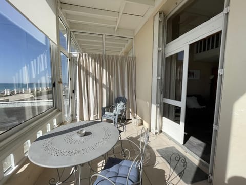 Appartement en duplex à 50m de la plage avec jardin privatif et proche commerces à Jullouville - FR-1-361-48 Apartment in Jullouville