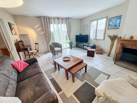 Villa contemporaine: terrasse, jardin clos, 4 chambres, proche mer et attractions - FR-1-361-74 House in Saint-Pair-sur-Mer