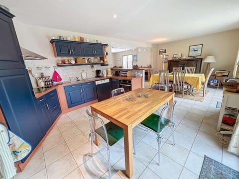 Villa contemporaine: terrasse, jardin clos, 4 chambres, proche mer et attractions - FR-1-361-74 House in Saint-Pair-sur-Mer