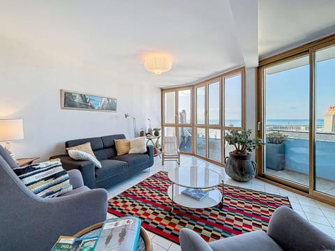 Appartement lumineux avec ascenseur, balcon et wifi gratuit à Granville - FR-1-361-123 Apartment in Granville