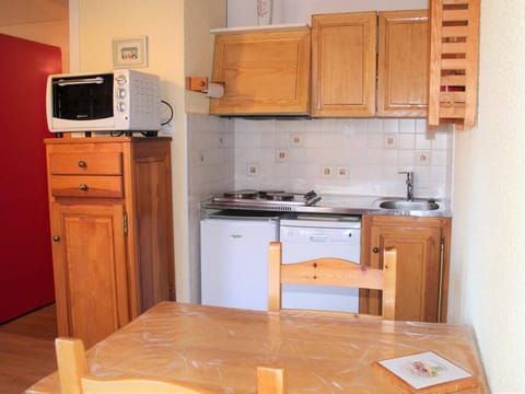 Studio 4 pers. Vars Les Claux, balcon, à 50m des pistes et proche commerces - FR-1-330B-36 Apartment in Piedmont