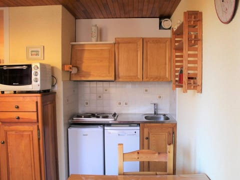 Studio 4 pers. Vars Les Claux, balcon, à 50m des pistes et proche commerces - FR-1-330B-36 Apartment in Piedmont