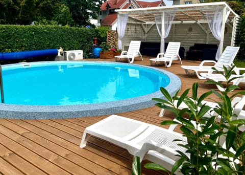 Garden, Swimming pool