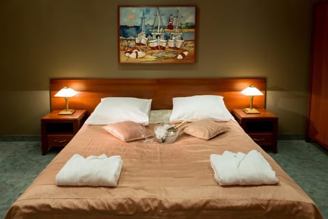 Bed, Bed, Photo of the whole room