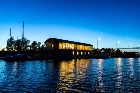 Property building, Restaurant/places to eat