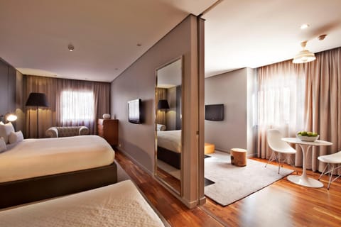 Bed, TV and multimedia, Bedroom, young children, Family