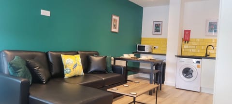 Leckhampton Road Apartments - Cheltenham Apartment in Cheltenham