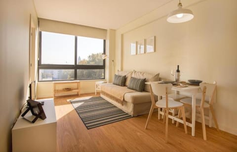 Communal lounge/ TV room, People, Living room, Other, Seating area, Dining area, Communal kitchen, Guests, Area and facilities, Area and facilities, Family