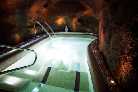 Activities, Massage, Sauna, Steam room, Spa and wellness centre/facilities, Swimming pool