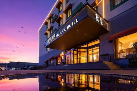 Property building, Sunset, Parking