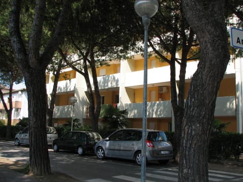 Property building, Facade/entrance, Neighbourhood