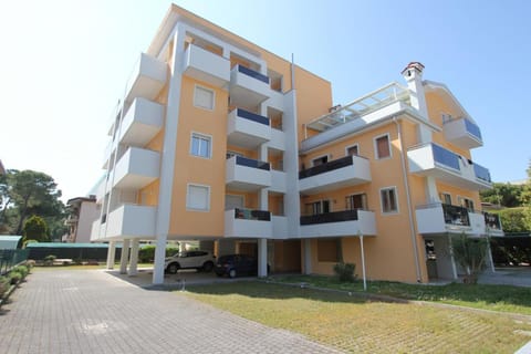 Property building, Facade/entrance, Parking