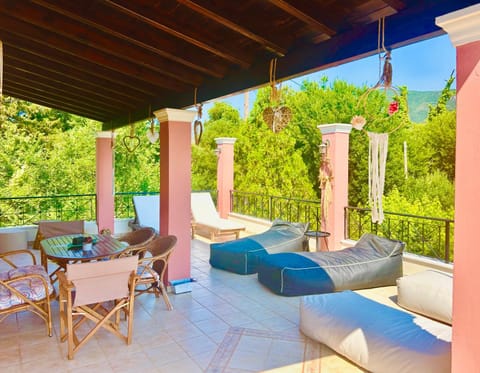 Patio, Day, Garden, View (from property/room), Balcony/Terrace, Living room, Seating area, Garden view