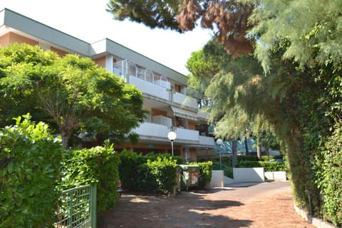 Property building, Facade/entrance, Neighbourhood, Parking
