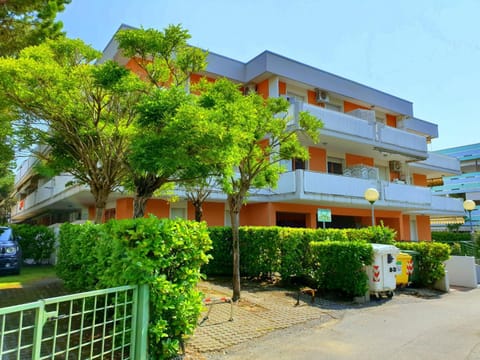 Property building, Facade/entrance, Neighbourhood, Parking