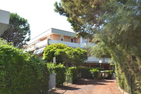 Property building, Facade/entrance, Neighbourhood, Parking