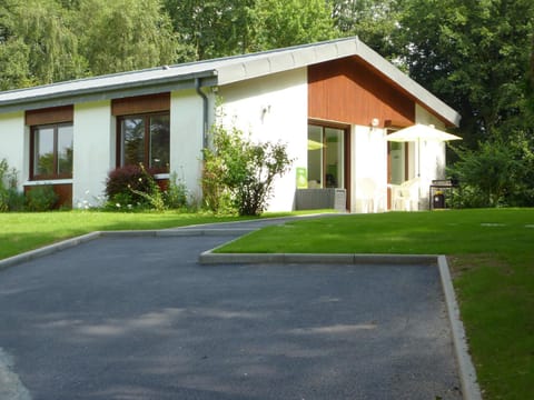 Property building, Facade/entrance, Spring, Natural landscape, Garden, Garden view