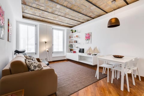 TV and multimedia, Living room, Seating area, Dining area
