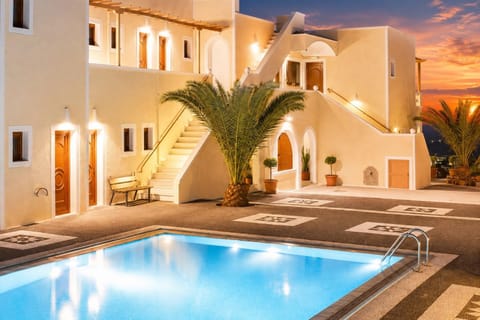 Property building, Pool view, Swimming pool, sunbed