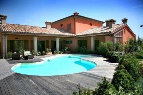 Property building, Patio, Day, Garden, Garden view, Pool view, Swimming pool, sunbed