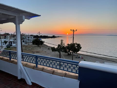 Nearby landmark, Natural landscape, View (from property/room), Balcony/Terrace, Beach, Sea view, Sunrise, Sunset