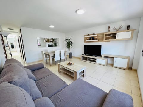 Communal lounge/ TV room, TV and multimedia, Living room, Seating area