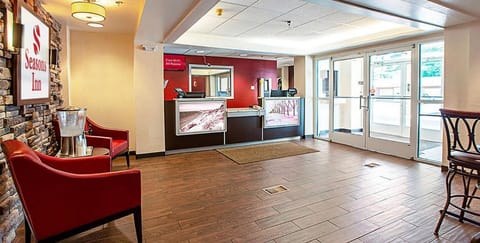 Seasons Inn Traverse City Hotel in Michigan