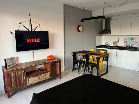 Communal lounge/ TV room, TV and multimedia, Kitchen or kitchenette, Dining area