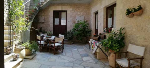 Patio, Facade/entrance